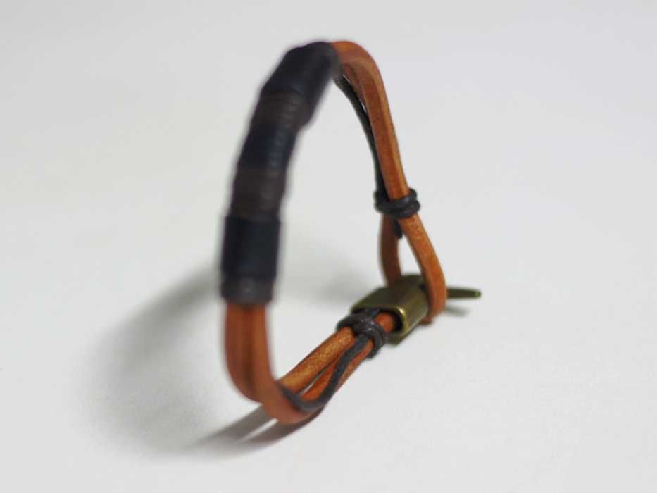 Pulseira de homem castanha com fecho de engate resistente