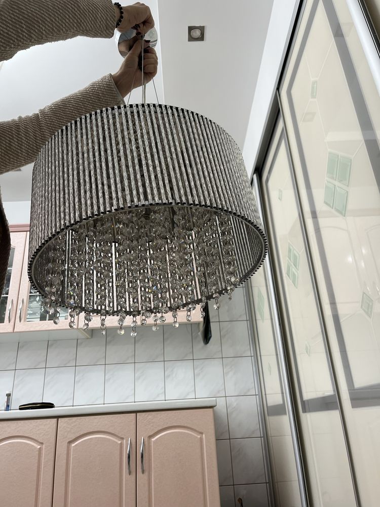 Lampa z kryształami srebrna