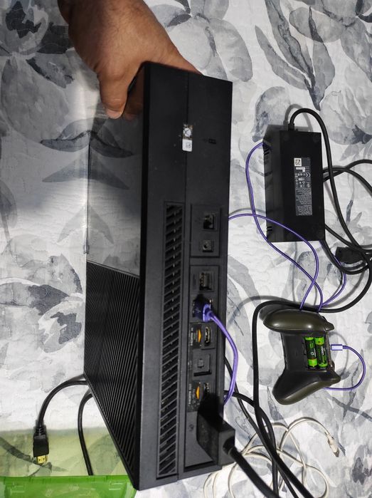 Xbox one 256GB + 1 jogo