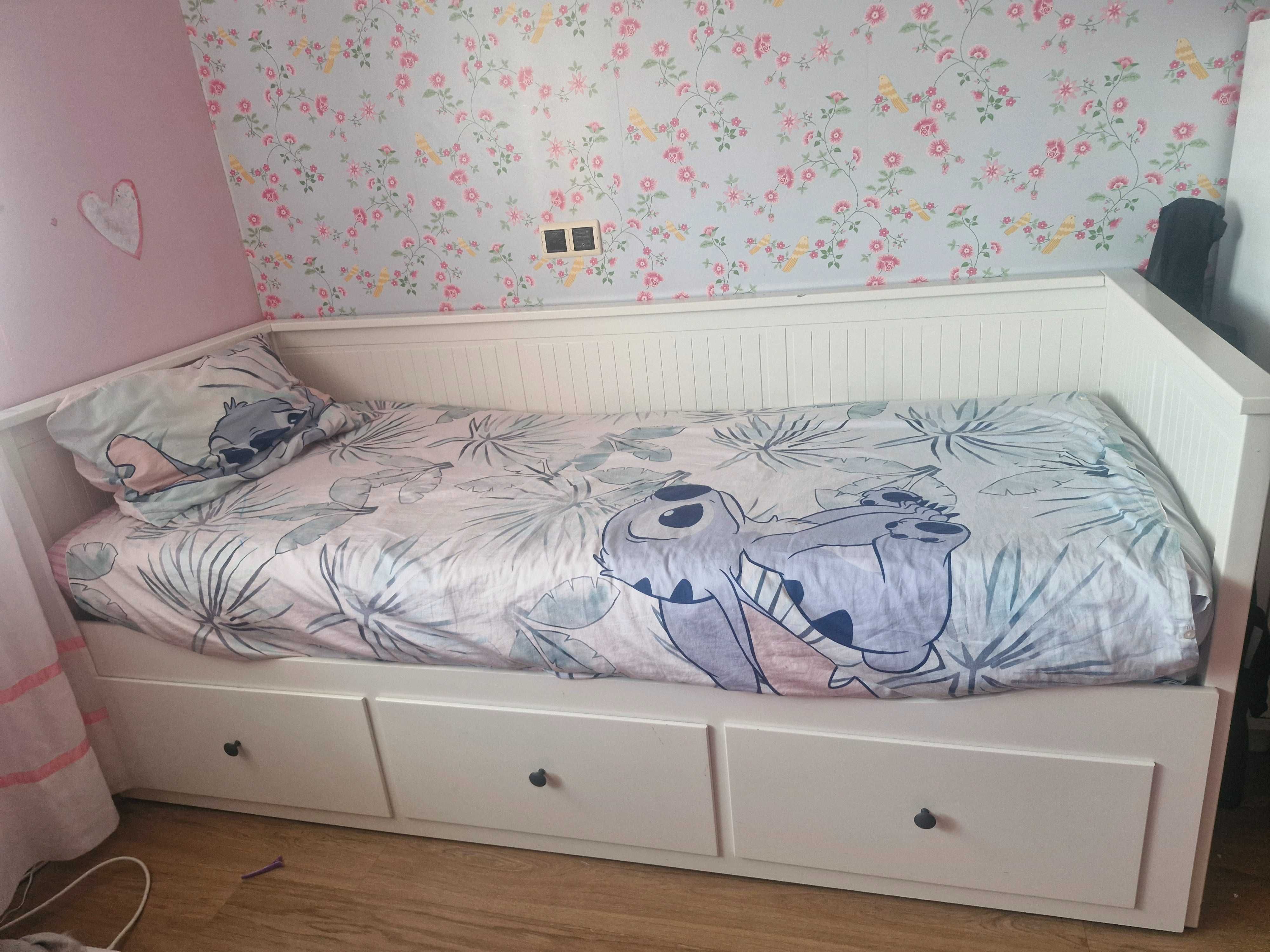 Cama Ikea Hemnes branco, com 2 colchões