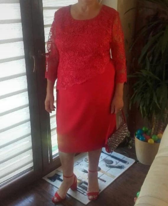 Sukienka z koronką w kolorze czerwonym