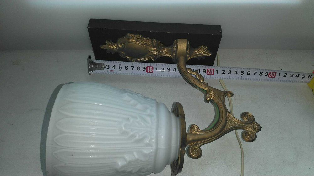 stary kinkiet z kloszem