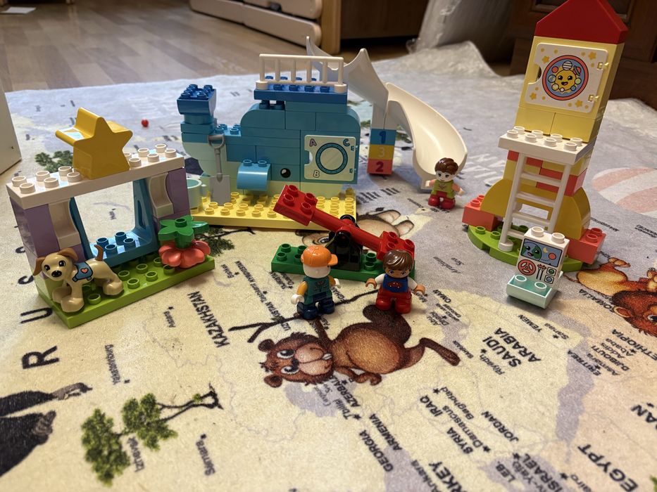 Lego Duplo (ігровий майданчик,потяг)