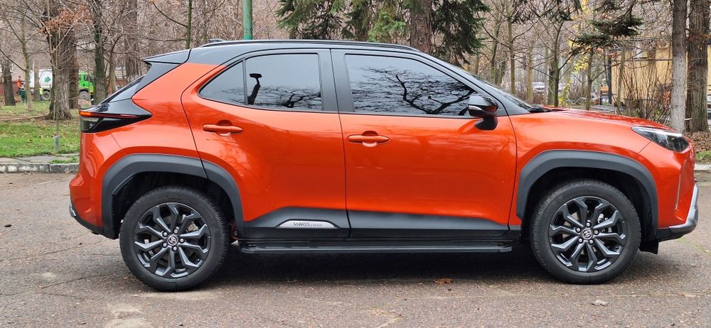 Продам Toyota Yaris Cross hybrid 2023