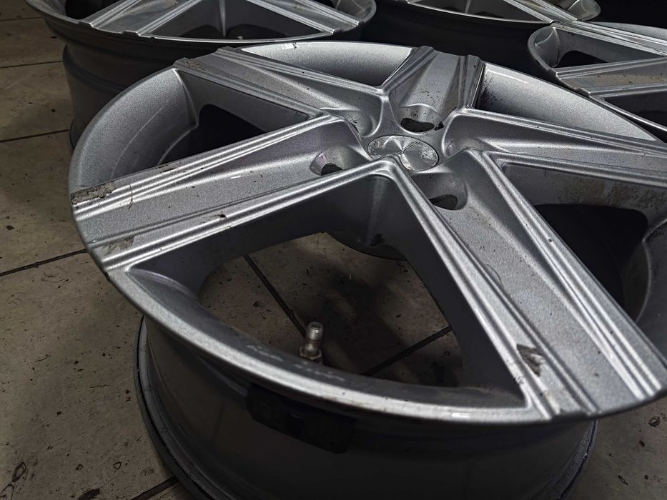 Felgi aluminiowe Aluett 32757 7.5" x 17" 5x120 ET 45