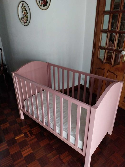 Cama Grades em excelente estado (inclui colchão)