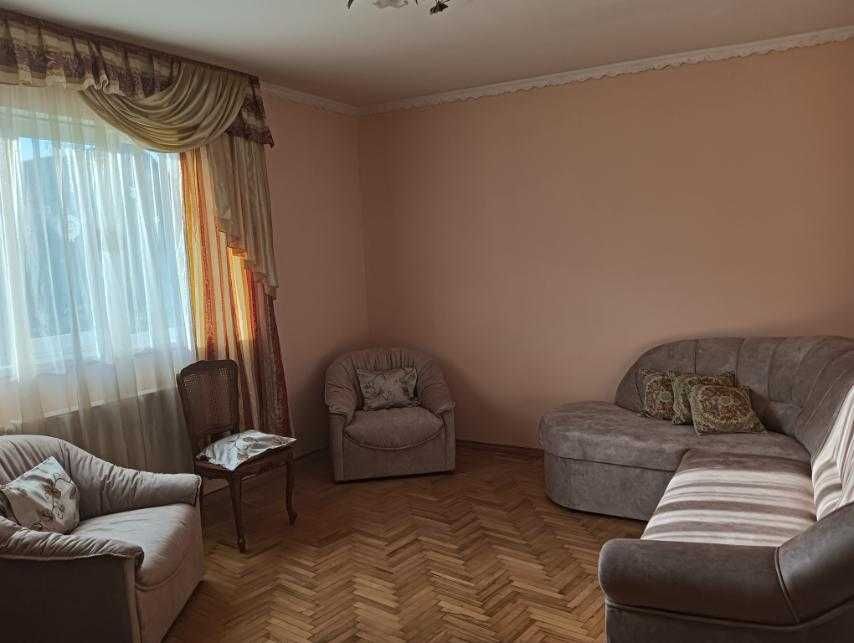 Продаж будинку по вул.Коновальця