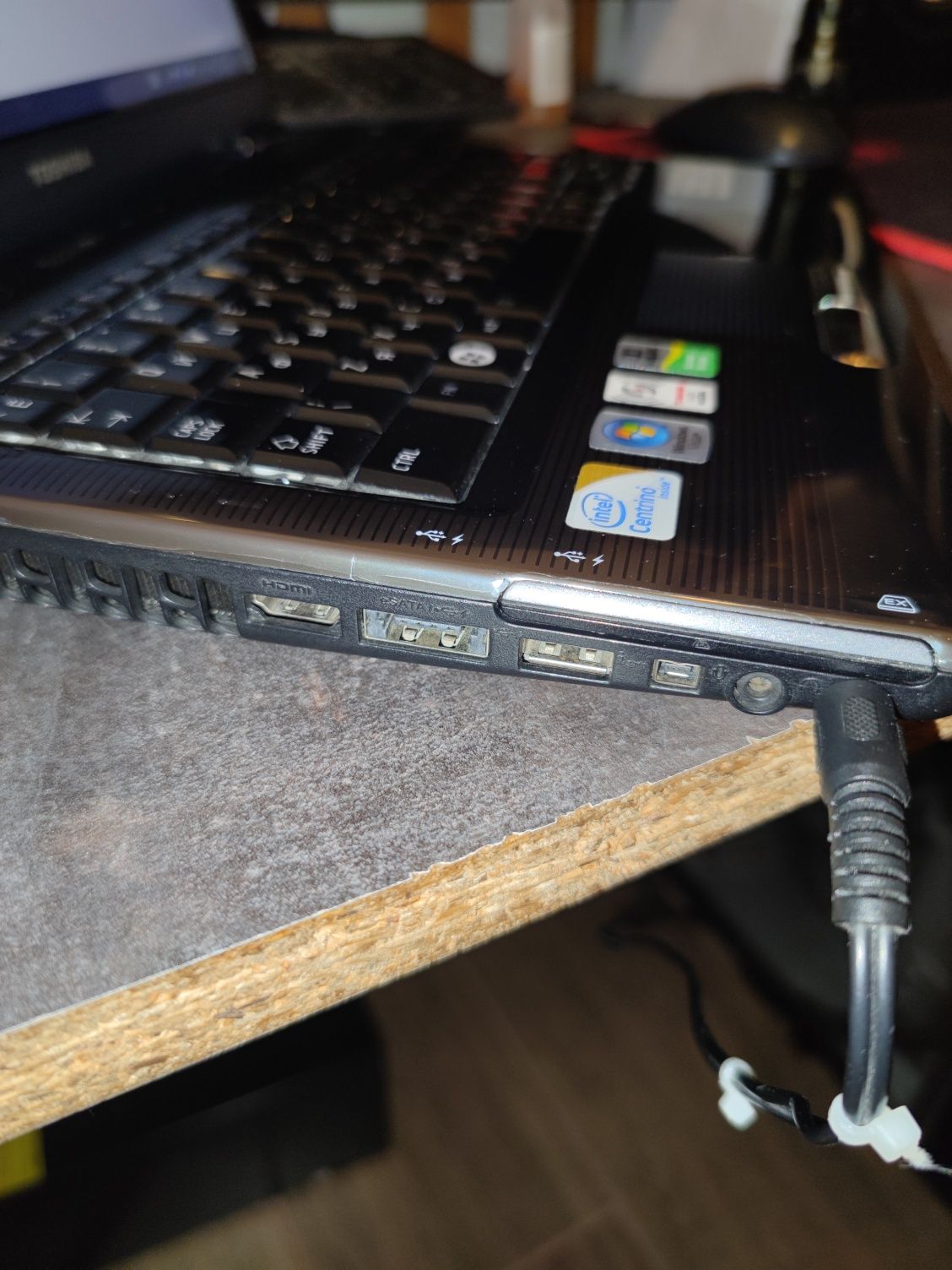 Продам ноут Toshiba satellite u400