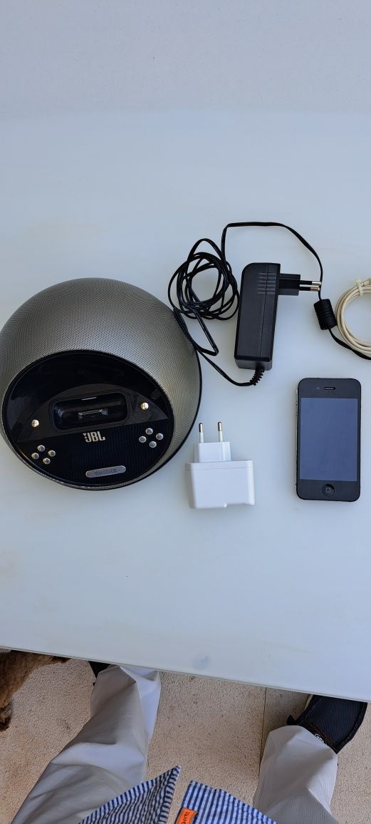 Telefone Apple.Rádio,despertador, carregador de tlf. Apple, marca JBL.