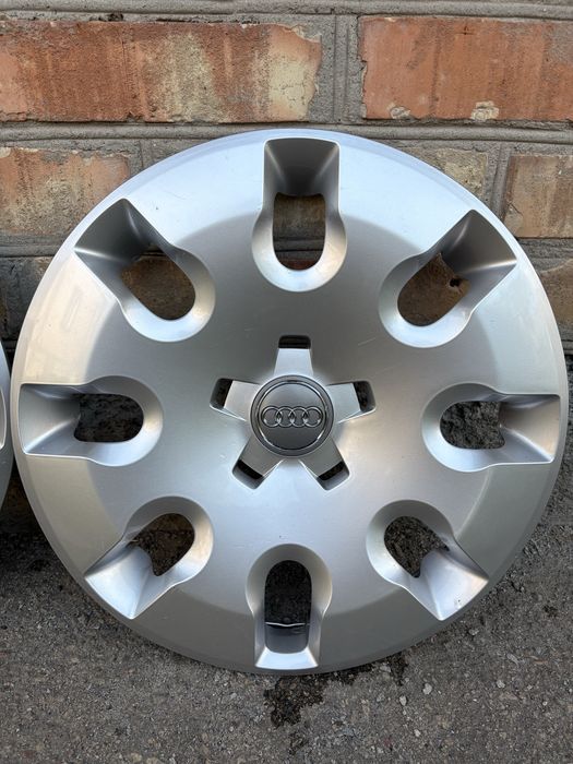 Ковпаки Audi R15 оригінал