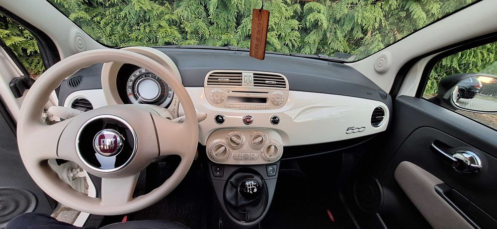 Fiat500, rok2015,niski przebieg 58263 km z oponami zima-lato