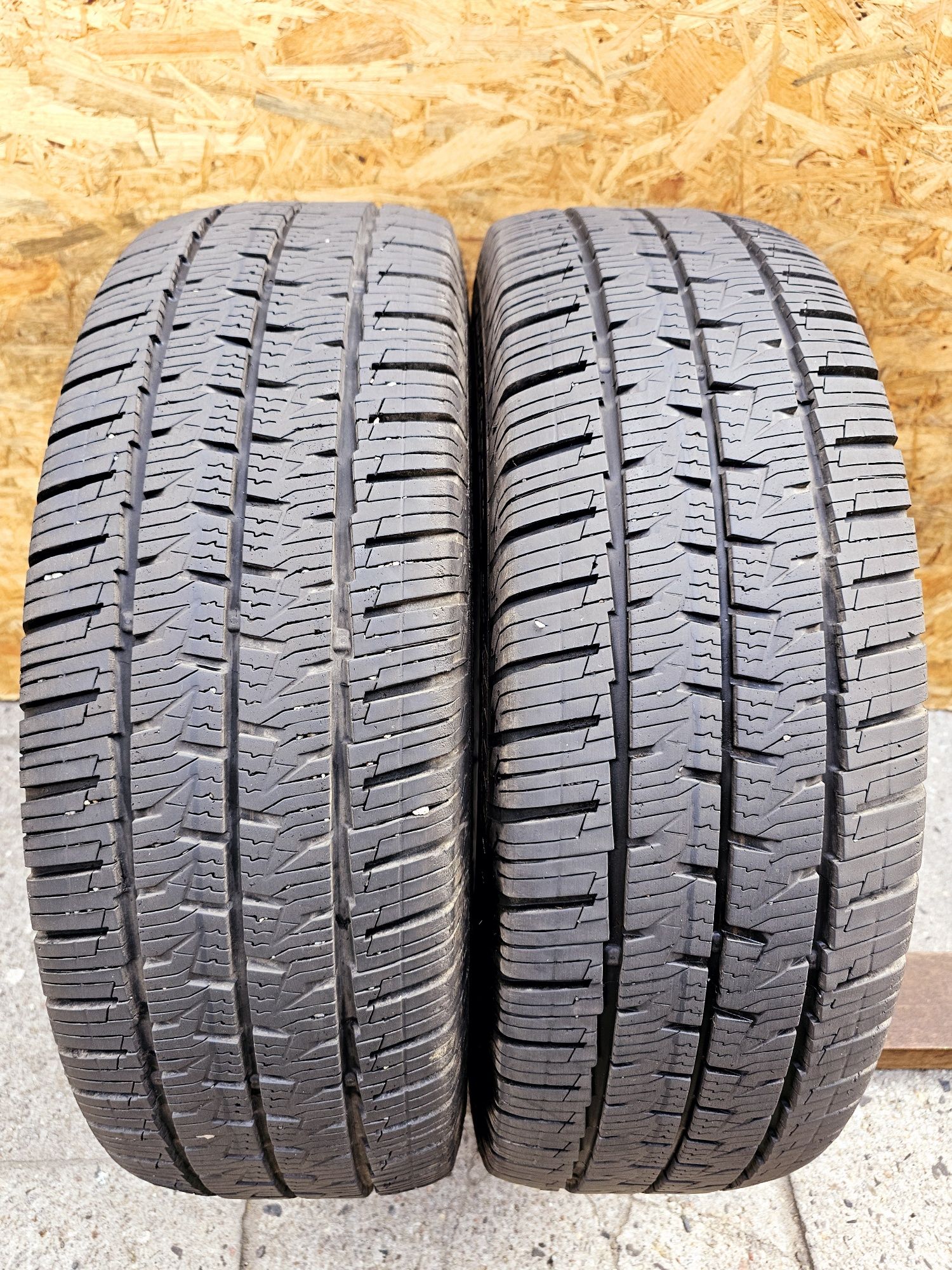 BDB Stan!!  7,5mm. 225/75 r16C Continetal VanContact 4Season. 22/23