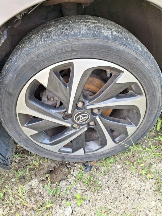 Toyota Auris 2 II opony letnie felgi oryginal z czujnikami 17"