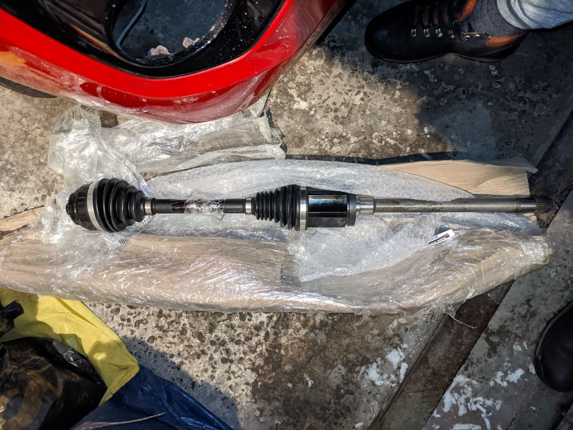 Полуось привод привід BMW x3 F25 X4 F26 передняя правая 7619658