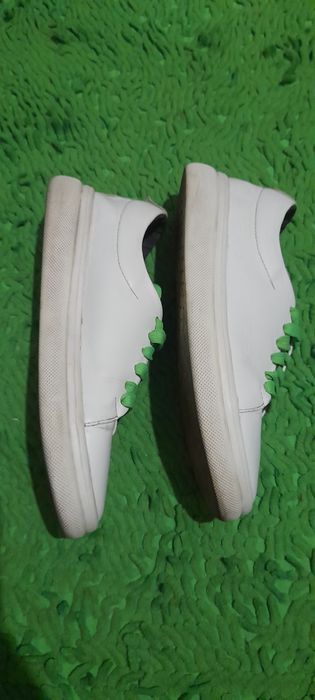 Шкіряні жіночі кросівки