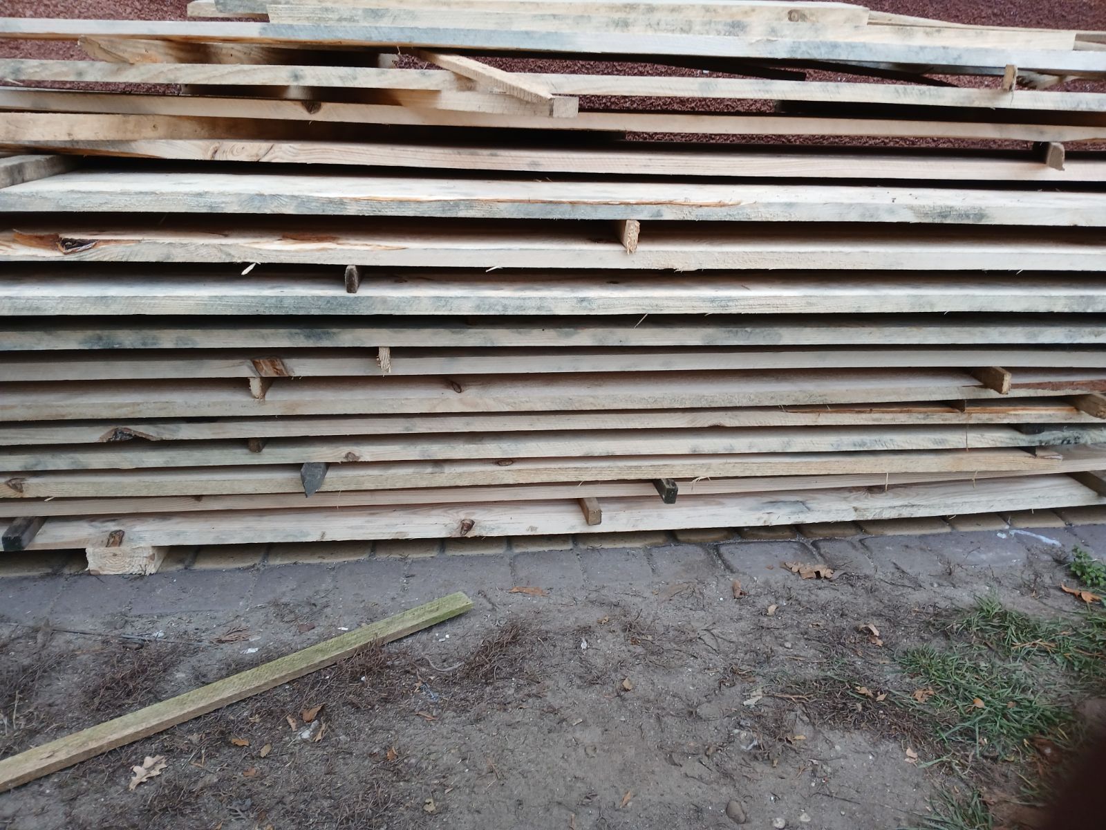 Sprzedam łaty 5x4. Cena 1,7 zł za mb + deski 1 cal