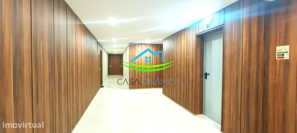 Apartamento T2 com 2 wcs, Parqueamento e Arrumo novo na marginal