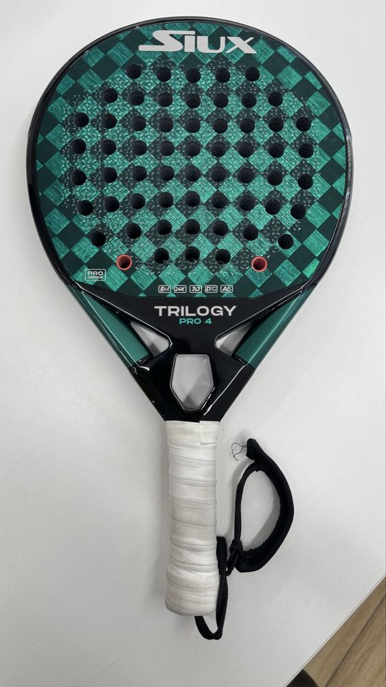 Raquete Siux Trilogy Pro 4 + Saco