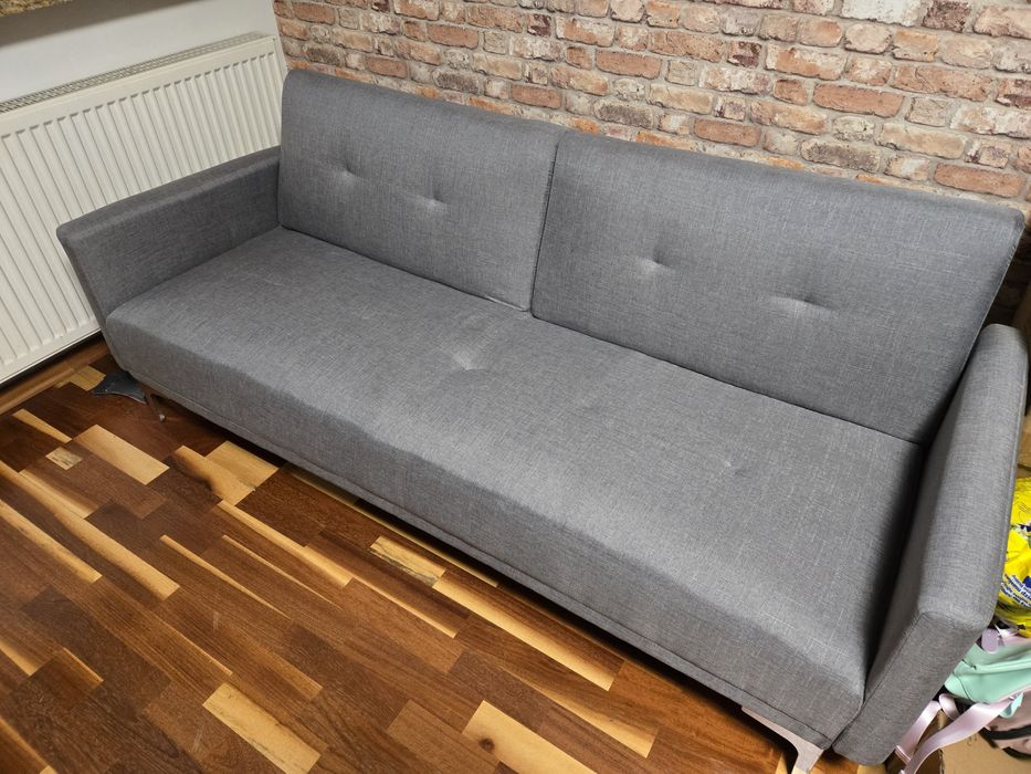 Rozkładana szara kanapa z funkcją spania