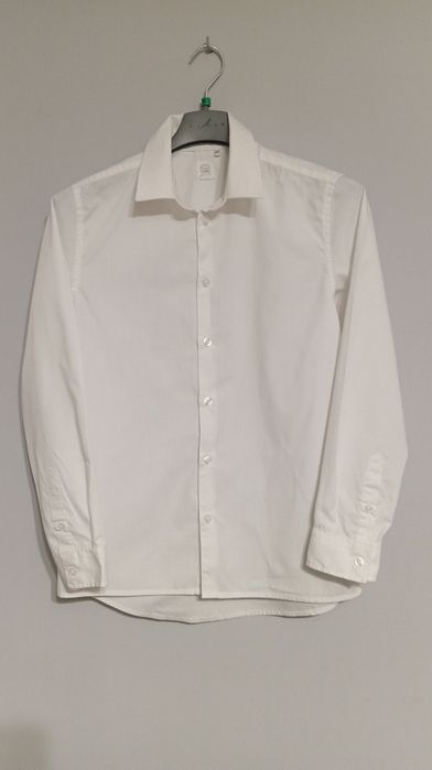 Klasyczna biała koszula