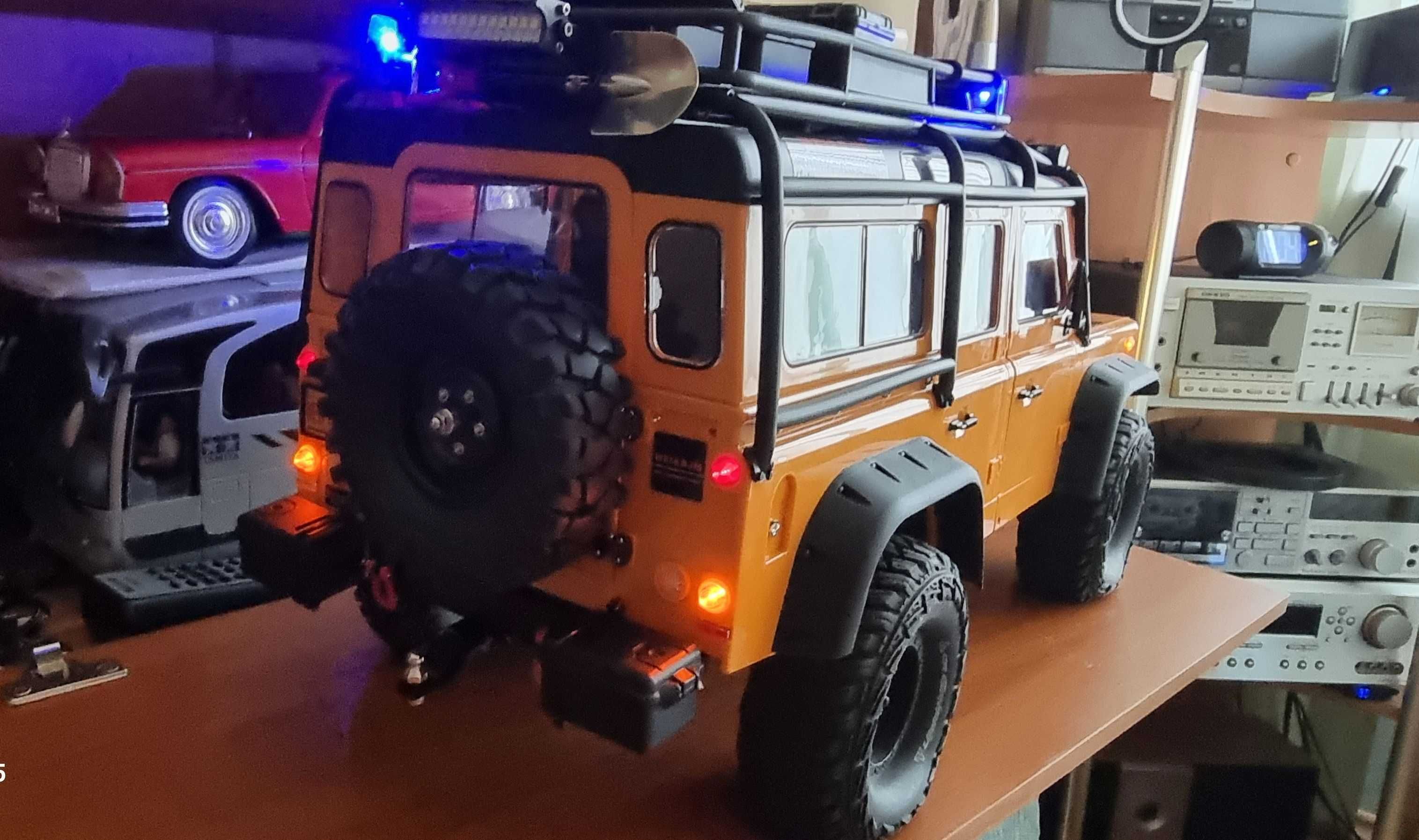 TRAXXAS TRX4 Land Rover Defender D110 Otwierane Segmenty, Oświetlenie.