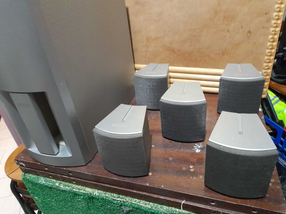5 colunas + subwoofer Sony usados. Funcionam na totalidade.