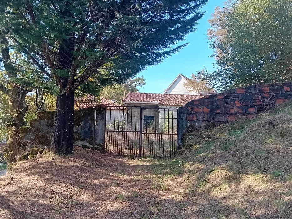 Habitação para restauro - São Pedro - Montalegre