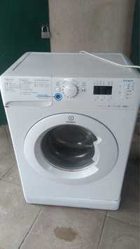 Продам стиральную машину Indesit WISN 1001 UA б.у