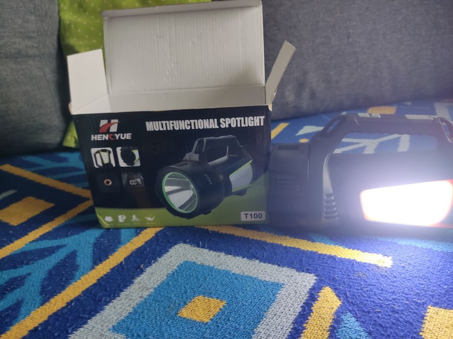 Ліхтар на акумуляторах.