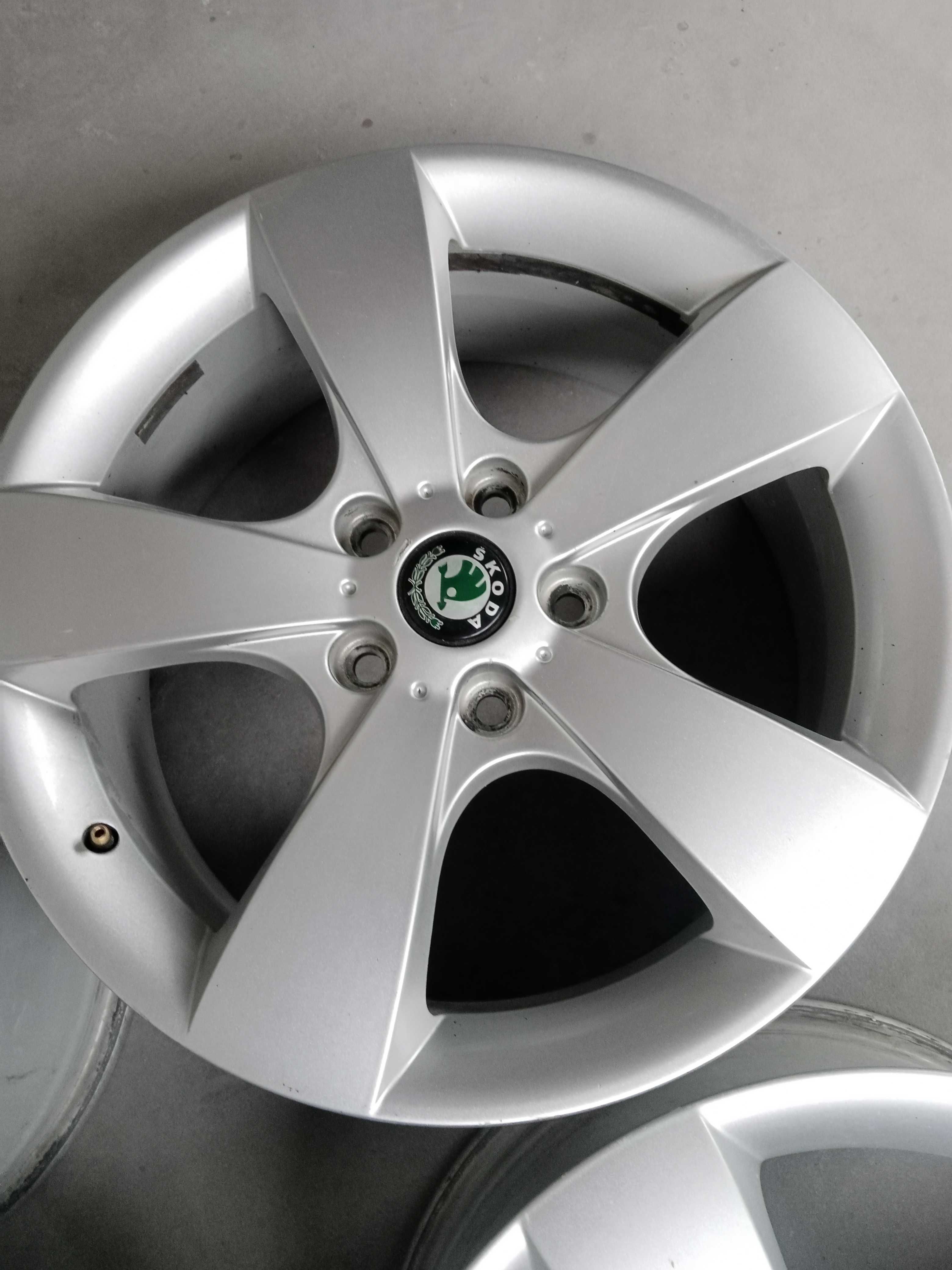 Felgi aluminiowe  oryginalne Skoda 7j17 et54 ch 57,1 5x112