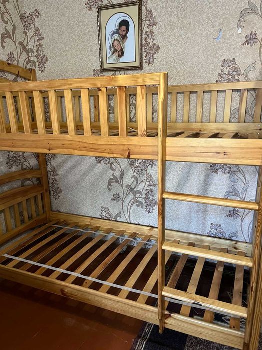 Продаю двоярусне ліжко