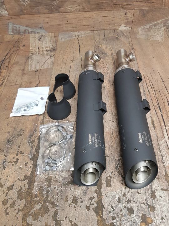 Fabrycznie nowe tłumiki Akrapovic Harley Davidson Sportster