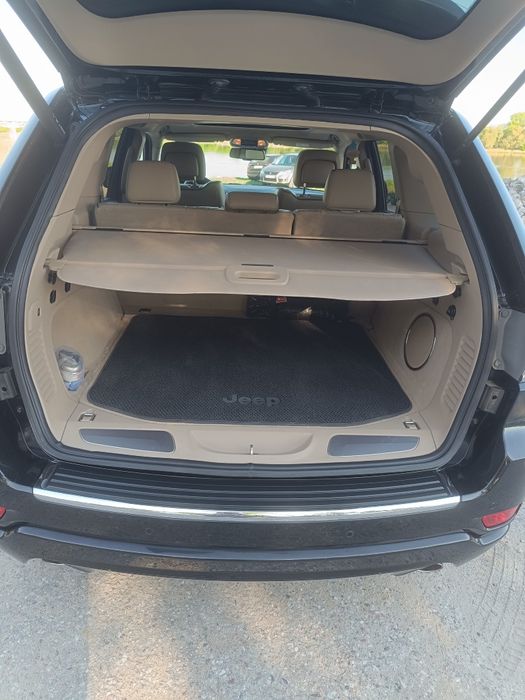 Jeep Grand Cherokee Salonowy