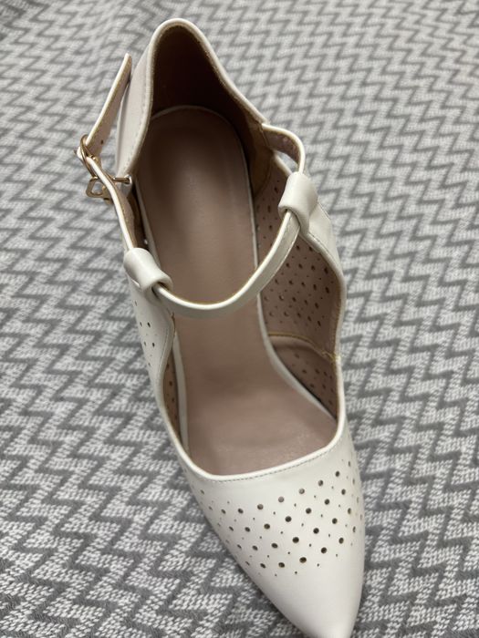 Продам нові туфлі розмір 39.5-40