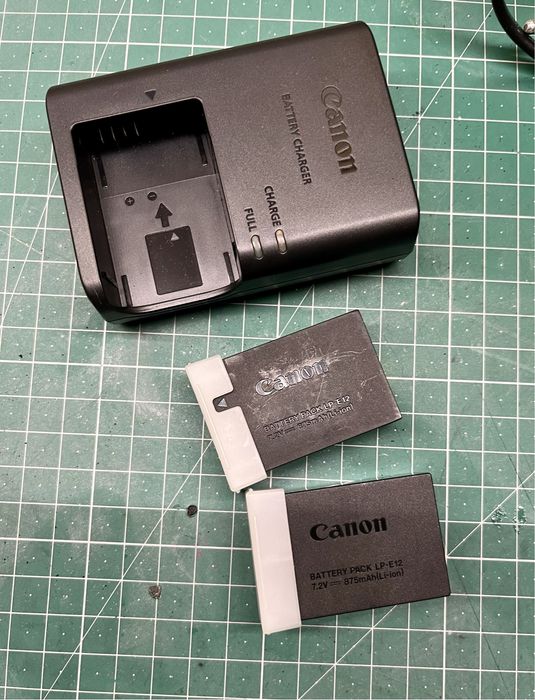 Canon EOS M + Macro lens + Flash + Bag