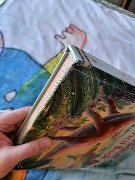 Dinosaur stencil book usborne książka dla dzieci po angielsku