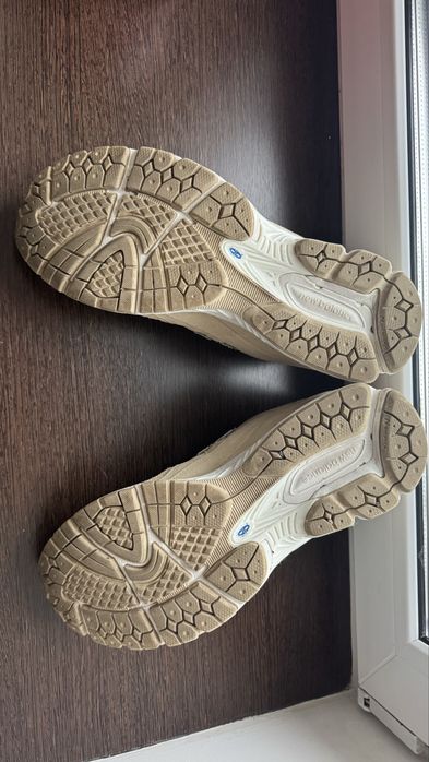 Кросівки New Balance 2002R