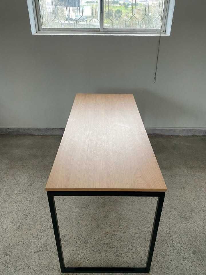 Mesa/Secretária Estilo Industrial