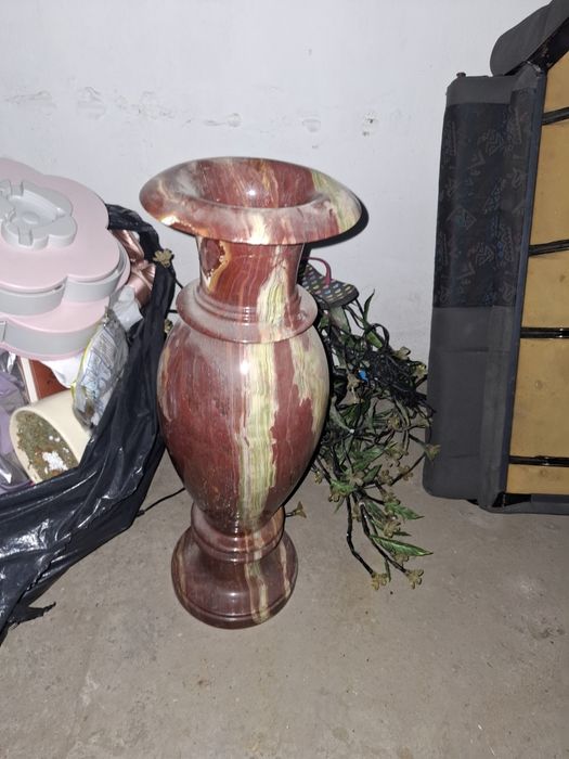 Ваза из натурального камня оникс