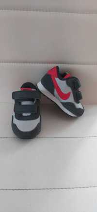 Buciki Nike rozm. 18,5