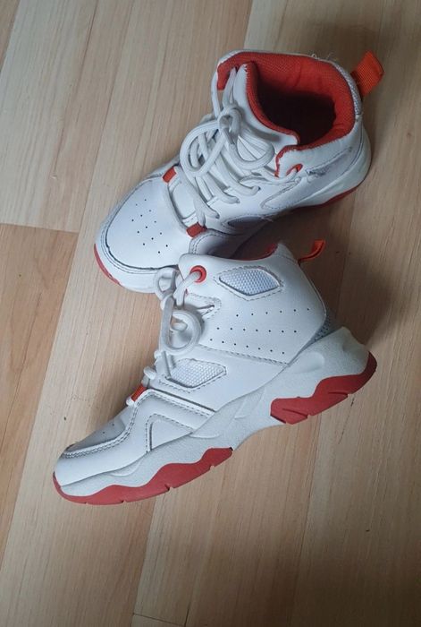 Wysokie białe SNEAKERSY chłopięce Reserved 29