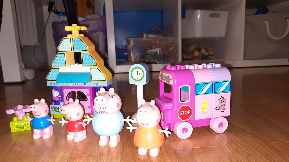Zestaw klocków Peppa autobus szkolny