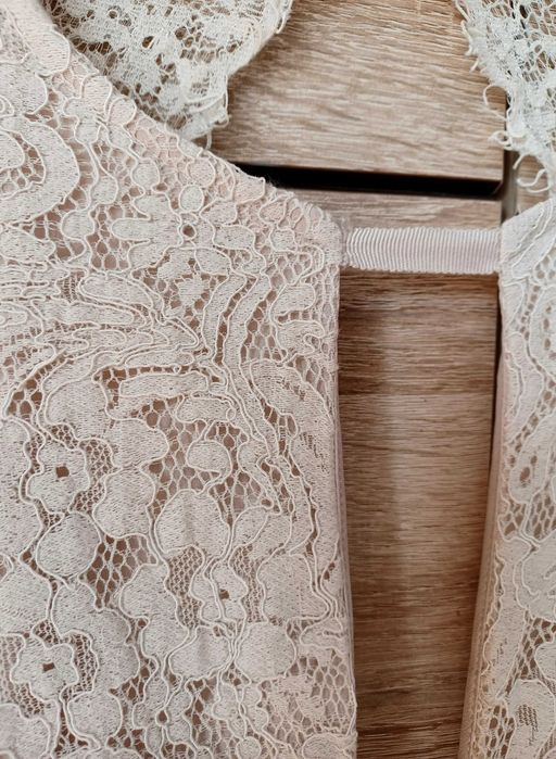 Długa sukienka koronkowa