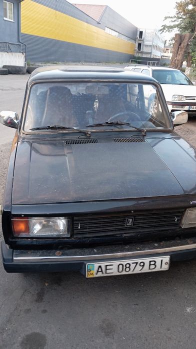 Продаю авто ваз 2105 срочно.