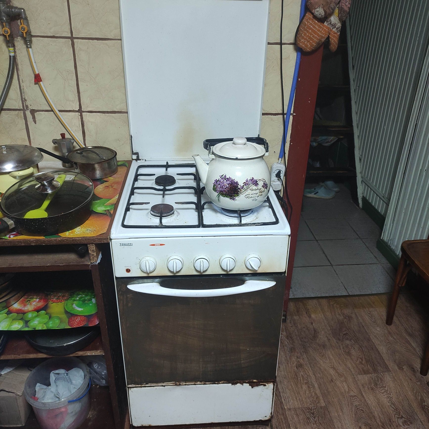 Газова плита з електричною духовкою