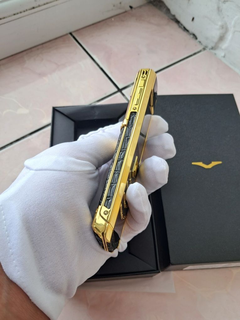 Мобильный кнопочный телефон vertu на 2 sim новый