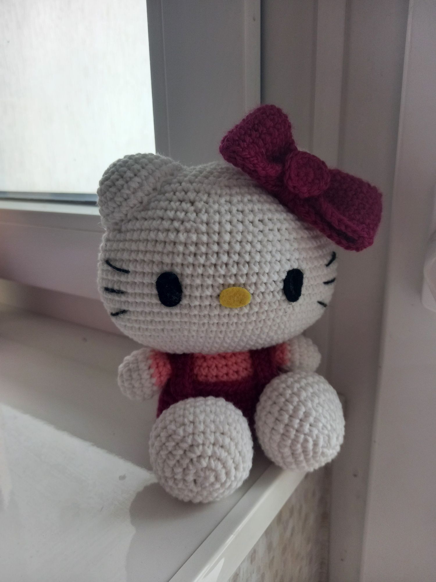 Сидяча іграшка/декор хелоу кітті (Hello Kitty) ручної роботи
