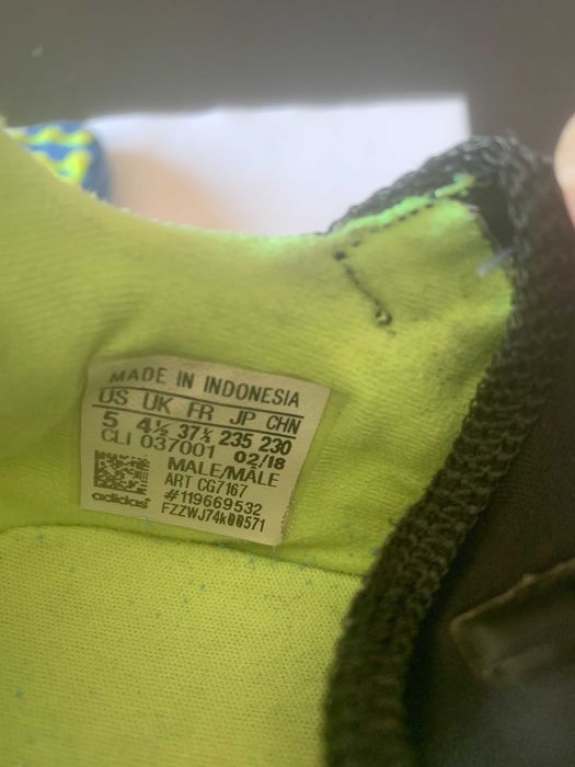 Chuteiras Adidas - Tamanho 37