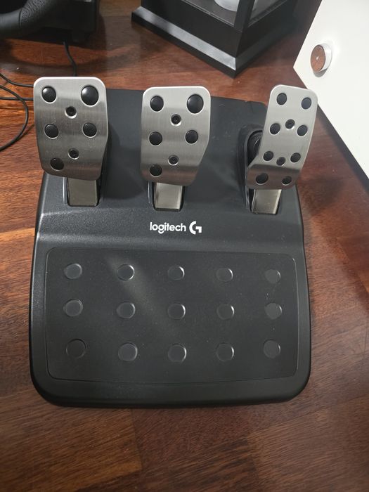 Kierownica i pedaly Logitech do PlayStation