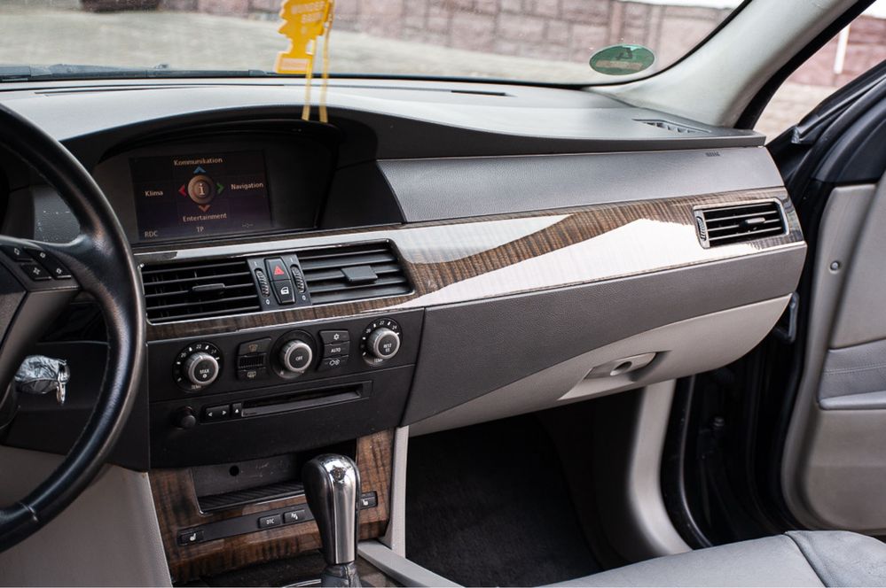 BMW Seria 5 525d 177KM Automat Xenon Szyberdach Skóra Climatronic